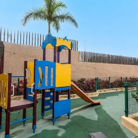 Family House With Patio And Communal Pool