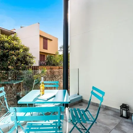Vakantiehuis Family House With Patio And Communal Pool