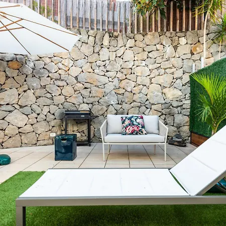 Family House With Patio And Communal Pool *